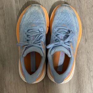 Hoka Clifton 9. Size 6B.
